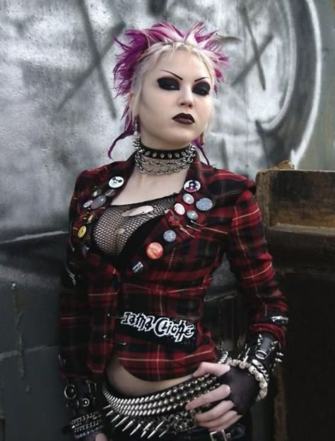 Modern Punk Fashion, Punk Girl Fashion, Punk Fashion Women, Chicas Punk Rock, Punk Rock Girls, Chica Punk, Punk Girls, Rock And Roll Girl, 80s Punk