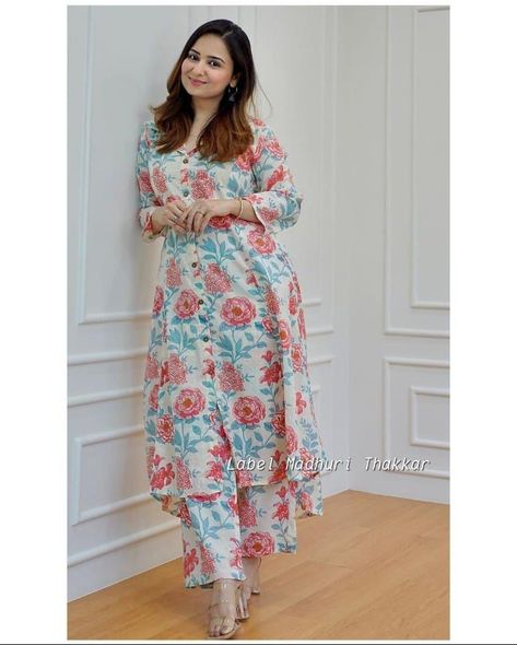 *Women COORD SET* Product Info. *KURTI FABRIC* 👉 Fabric :HEAVY RAYON WOD BEAUTIFUL PRINT 👉 , L(38), XL(40), XXL(42) *PLAZO FABRIC* FABRIC RAYON WID BEAUTIFUL PRINT *LENGTH:-39"* Leriya Kurti Design, Women Kurta Set, Set Kurti, Women Kurta, Kurta Set For Women, Latest Dress Design, Coord Set, Fashion Top Outfits, Cotton Kurti Designs