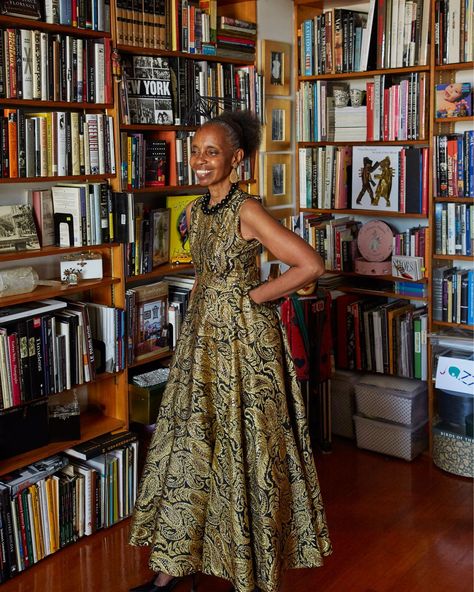 A Harlem Prewar Apartment Stripped to Its Original State Black Home Interior, Prewar Apartment, Harlem Apartment, Glamour Interiors, Afrocentric Decor, African Interior Design, African Inspired Decor, African Interior, Lana Turner