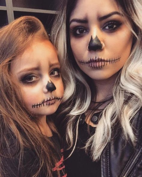 Rate This skeleton makeup ideas From ⭐1~10. SAVE & FOLLOW i will update everyweek. Skeleton Makeup Kids, Simple Skeleton Makeup, Maquillage Halloween Zombie, Makijaż Sugar Skull, Easy Skeleton Makeup, Disfarces Halloween, Halloween Skeleton Makeup, Halloween Smink, Halloween Makeup For Kids