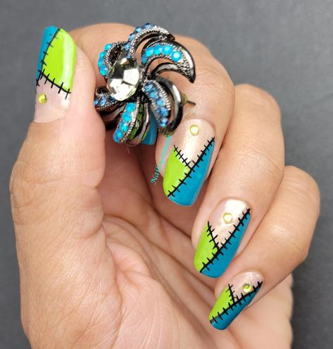 Nail art for Halloween / Fall Stitched Nails Halloween, Stitches Nail Art, Stitches Nails Halloween, Halloween Stitch Nails, Halloween Nails Stitches, Stitches Nails, Nail Art For Halloween, Nail Art Trendy, Art For Halloween