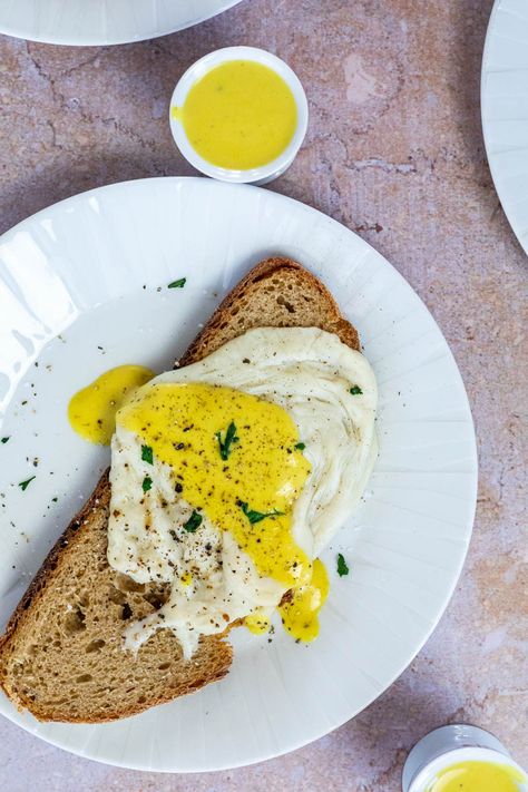 Learn how to make authentic vegan fried eggs with a homemade vegan egg yolk. The egg yolk recipe is also perfect to dip some toasts or bread in. This wfpb sunny side up egg is a great breakfast or brunch recipe and pretty quick prepared. #veganfriedegg #veganbreakfast #veganbrunch #wfpb Vegan Egg Yolk, Quick Vegan Breakfast, Egg Yolk Recipes, Sunny Side Up Eggs, Vegan Brunch Recipes, Vegan Fries, Vegan Egg, Vegan Substitutes, Plantbased Recipes