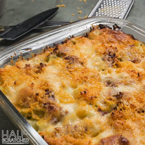 If you and your family are fans of savory breakfasts, this Pioneer Woman hashbrown breakfast casserole will be perfect for you. Hashbrown Breakfast, Frozen Hashbrowns, Breakfast Hashbrowns, Hashbrown Breakfast Casserole, Potato Recipes Side Dishes, Breakfast Casserole Easy, Hash Brown Casserole, How To Cook Beans, Bacon Cheddar