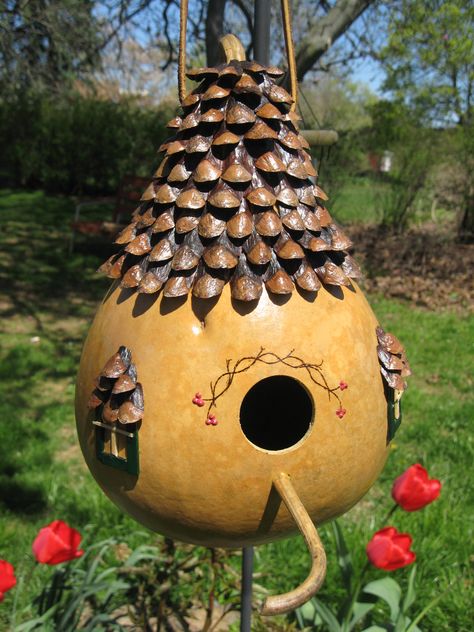 English Cottage Gourd Birdhouse, because yes, I actually do have gourds sitting around begging for attention! Gorgeous Gourds, Gourds Birdhouse, Decorative Gourds, Hand Painted Gourds, Bird Baths, Gourds Crafts, Painted Gourds, Bird Houses Diy, Mom Diy