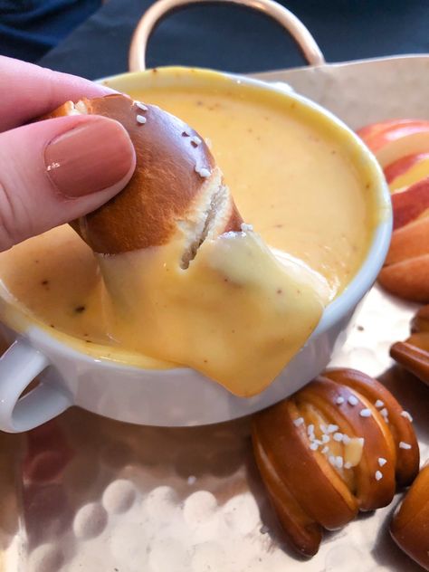 Cheese Sauce Recipe For Nachos, Oktoberfest Recipes, Homemade Cheese Sauce, Potato Bar, Oktoberfest Food, Cheese Sauce Recipe, Pretzel Dip, Pretzels Recipe, German Recipes