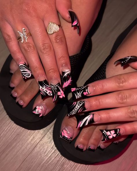 Nails With Black, Acrylic Toes, Duck Bill, Duck Nails, Really Cute Nails, Glitter Design, Nail Forms, Nail Patterns, Nail Extensions