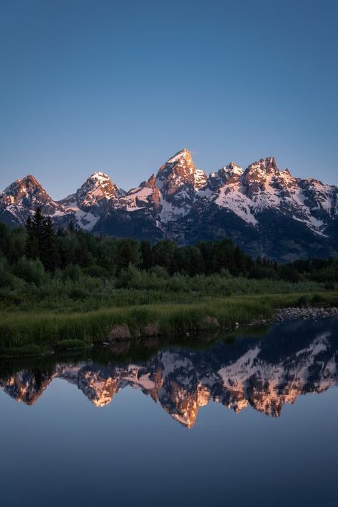 Grand Teton Wyoming Aesthetic, Dream Roadtrip, Wyoming Mountains, Water Mountain, Wyoming Vacation, National Parks America, September Challenge, Zion National Park Utah, Camping Aesthetic