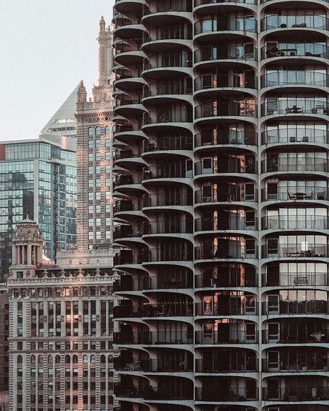 🌆 WeWork views (⊙_⊙) 📸 @toriamia #yankeehotelfoxtrot Chicago Pictures, Sears Tower, Chicago Architecture, Chicago Photography, Chicago City, Iconic Buildings, The Windy City, Downtown Chicago, American Cities