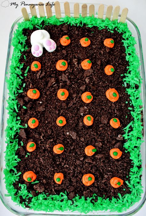 Easy Easter Dirt Cake (Gluten-free Option Included!) Easter Dirt Cake, Easter Deserts, Tårta Design, Dirt Cake, Decorações Com Comidas, Easter Desserts Recipes, Easter Baking, Easter Goodies, Munnar