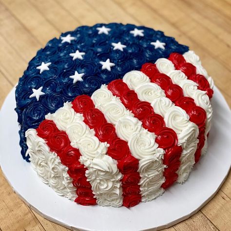 July 4 Cake Ideas, Usa Birthday Cake, Circle Cake Decorating Ideas, July 4th Cakes, 4th Of July Cake Decorating Ideas, 4th July Cake, July 4th Cake, Fourth Of July Cake Decorating Ideas, 4th Of July Cake Decorating