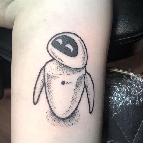 Nichola Pierpoint on Instagram: “Cute little EVE from Wall-E #evetattoo #wall-etattoo #wall-e #disneytattoo #pixartattoo #tattoo #tattoos #tattooartist #tattooer…” Wall E Tattoo, Eve Tattoo, Walle Y Eva, Walle Tattoo, Eve Wall E, Wall E, Disney Tattoos, Couple Tattoos, Infinity Tattoo