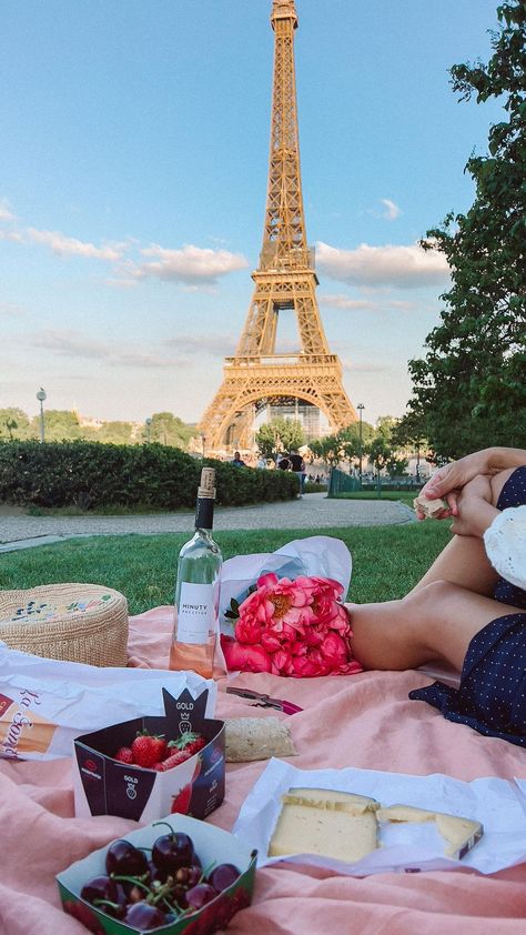 Party In Paris Aesthetic, Paris Birthday Aesthetic, Paris Birthday Photoshoot, Birthday Abroad, Birthday In Paris, Paris Francia, Paris Dream, Paris Birthday, Paris Vibes