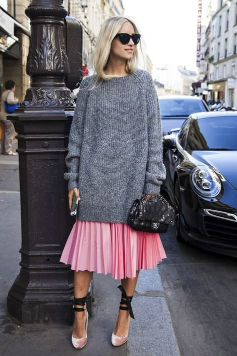 A Blogger Makes A Serious Case For A Pink Pleated Skirt Pink Pleated Midi Skirt, Skirt Diy, Pink Midi Skirt, Pink Pleated Skirt, Fashion Blogger Style, Looks Street Style, Outfit Trends, Blogger Style, Street Style Inspiration