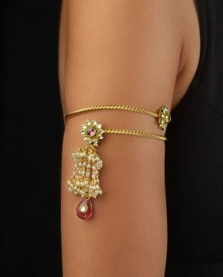 Armlet Shoes Stores, Gold Kada, Rajputi Jewellery, Arm Bracelets Upper, Traditional Indian Jewellery, Diamond Necklace Designs, Arm Jewelry, Asian Jewelry, Arm Bracelets