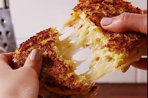 Cauliflower Grilled, Cauliflower Grilled Cheese, Keto Grilled Cheese, Cheese Cauliflower, Low Carb Sandwiches, How To Make Cauliflower, Grill Cheese Sandwich Recipes, Cheese Sandwich Recipes, Cauliflower Recipe