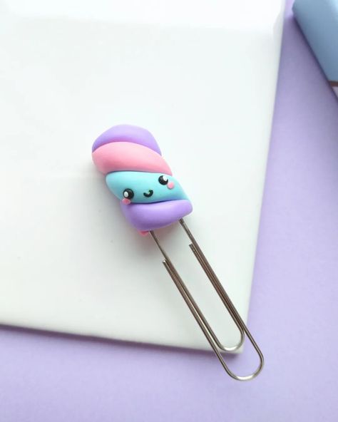 Polymer Clay Office Decor, Polymer Clay Paper Clips, Mouldit Clay Art Keychain, Air Dry Clay Keychain, Polymer Clay Keychains, Clips Decorados, Kawaii Polymer Clay, Polymer Clay Gifts, Clay Keychain