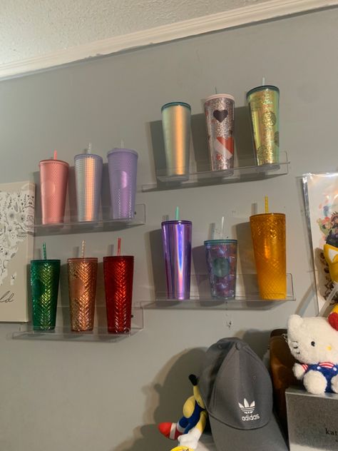 Starbucks Cups Organization Ideas, Tumbler Cup Storage Ideas, Starbucks Cup Organization, Starbucks Cups Display, Cups Organization, Tumbler Organization, Cup Organization, Cup Display, Room Organization Bedroom