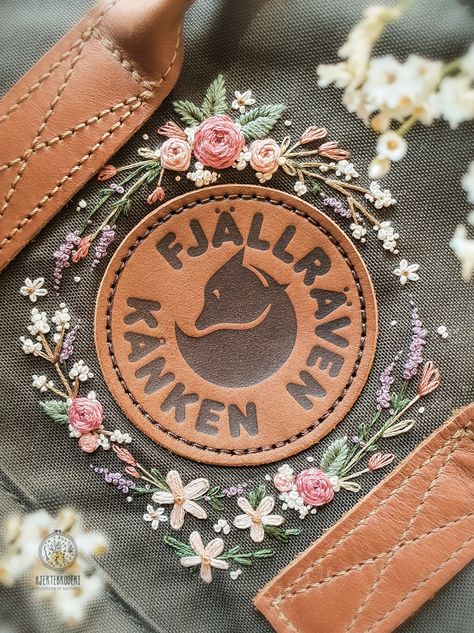 Embroidery Designs Backpack, Fjällräven Kånken Embroidery, Fjallraven Kanken Embroidered Diy, Fjallraven Kanken Backpack Embroidered, Embroidery Fjallraven Kanken, Embroidery Kanken Bag, Kanken Embroidery Diy, Kanken Embroidery Ideas, Cute Embroidered Backpack