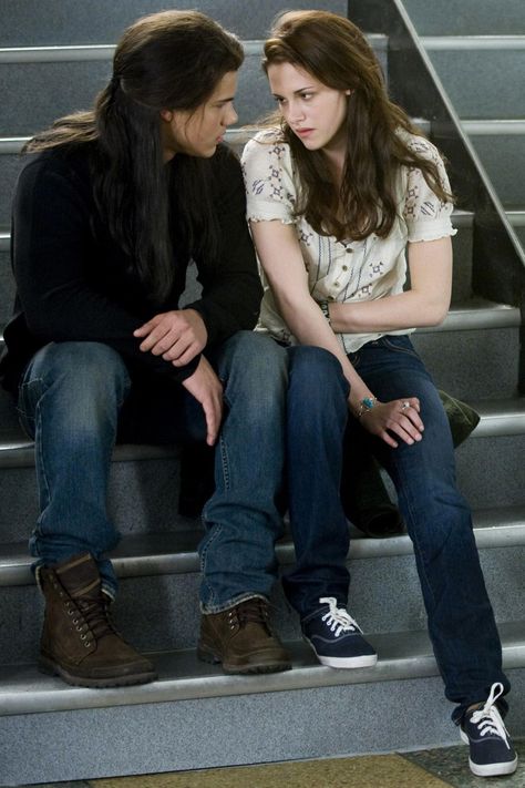 Bella And Jacob, New Moon Movie, Twilight Movie Scenes, Moon Movie, Jacob And Bella, Twilight Jacob, Bobbi Kristina, Twilight Saga Series, Disaster Movie