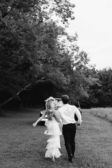 film, black and white, engagement photos Film Black And White, Black And White Engagement Photos, White Engagement Photos, Vintage Engagement Photos, Engagement Poses, Black And White Film, Photos Vintage, Engagement Photoshoot, Wedding Shoot