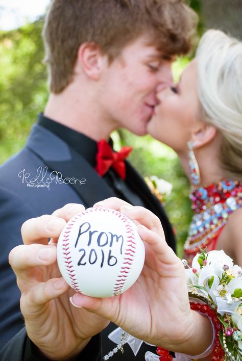 Prom Couple Pictures, Prom Pictures Group, Prom Photography Poses, Grad Picture Ideas, Hoco Pics, Prom Pictures Couples, Prom Goals, Prom Picture Poses, Prom Picture