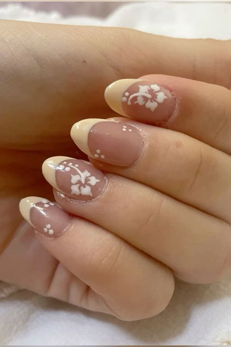 Flower Nails Yellow, Nails Hibiscus Flower, Nails Hibiscus, Hibiscus Flower Nails, Yellow French Tip, Hawaiian Flower Nails, Nail Art Wheel, Mexican Nails, Tropical Nail Art