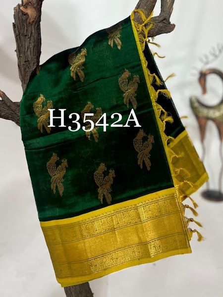 Latest Necklace Designs Gold, Bottle Green Saree, Jute Silk Saree, Tassels Designs, Fashionable Saree, Saree Tassels Designs, Saree Wearing, Saree Wearing Styles, Half Saree Lehenga