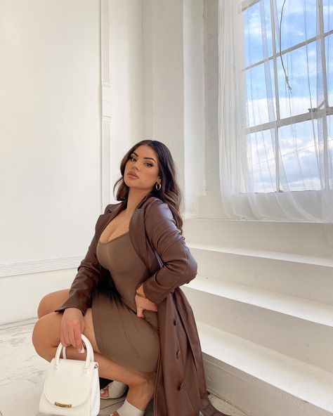 Brown trench coat, leather trench coat, outfit inspo, brown outfits Nazanin Kavari, Brown Outfit, January 27, 7k Followers, Neutral Outfit, Celebrity Makeup, Autumn Photography, Dressy Casual, Celebrity Dresses