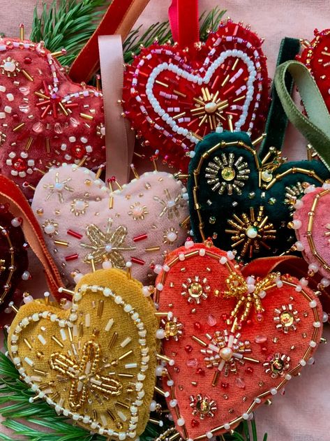 Joulun Aika, Diy Jul, Christmas Inspo, Felt Christmas Ornaments, Noel Christmas, Christmas Aesthetic, Felt Christmas, Christmas Deco, Felt Ornaments