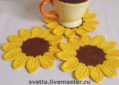 Sunflower Coasters, Crochet Coaster Pattern, Crochet Potholders, Crochet Sunflower, Crochet Kitchen, Crochet Motifs, Crochet Flower Patterns, Crochet Applique, Crochet Squares