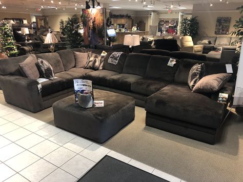 Dark Color Sectional Living Room, Dark Sectional Living Room, Black Sectional Living Room Ideas, Living Room Designs Modern Cozy, Black Sectional Living Room, Sectional Living Room, Black Sectional, Girl Apartment Decor, Black And White Living Room