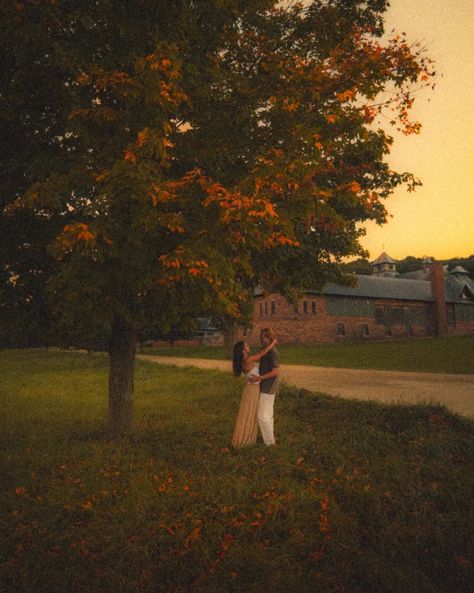 "my heart is so full of you  I can hardly call it my own." 🍂 - Liana Radulescu • • keywords: autumn, fall in vermont, fall, october, foliage, couples fall photos, vintage, vintage love, maine, new england, love, visual poetry, summer, new hampshire, vermont, new york, pinterest, documentary style photography, vintage, storytelling photography, cinematic style photography, golden hour, summer photoshoot, spring, vermont photographer, art, blue hour, romance, art, candid, pinterest inspo, po... Fall Foliage Photoshoot, 80s Fall Aesthetic, Couple Fall Aesthetic, Vintage Couples Photoshoot, Fall In Vermont, Fall Romance, Fall Couple Pictures, Autumn Romance, Photoshoot Spring