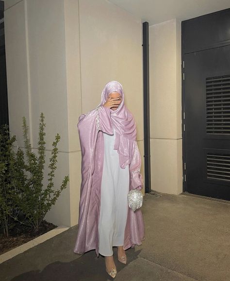 Hijabi Fashion Abayas, Hijabi Dubai, Islamic Modest Fashion, Modest Outfits Muslim, Outfits Muslim, Dress Islamic, Modern Abaya, Abaya Fashion Dubai, Hijab Fashion Summer