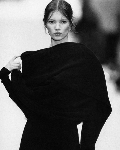 Jasmin Tookes, Supermodel Body, Kate Moss 90s, Mode Editorials, 90s Supermodels, Model Lifestyle, 90s Models, Doutzen Kroes, Vogue Beauty