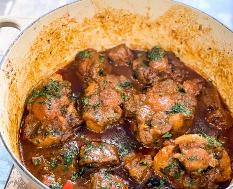 Dominican Oxtail Recipe, Dominican Oxtail, Oxtail Recipes Crockpot, Oxtail Recipes Easy, Dinner Date Recipes, Oxtail Stew, Oxtail Recipes, Cuban Cuisine, Dominican Food