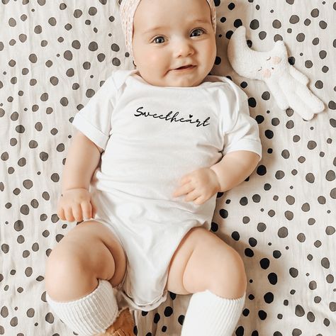 Sweetheart Newborn Baby Kids Onesie #newborn #onesie #birthdaygift #pregnancy #party Valentines Day Clothes, Oversized Romper, First Valentines Day, Day Clothes, Valentines Day Baby, Baby Outfit, Baby Romper, Baby Announcement, Newborn Baby