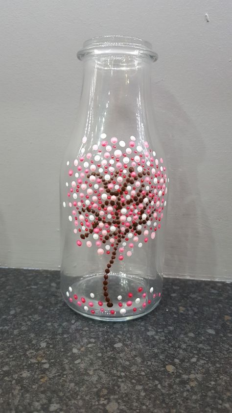 Glass Dot Painting, Dot Bottle Painting, Easy Wine Bottle Painting Ideas, Jar Painting Ideas Cute Easy, Wine Bottle Painting Ideas, Simple Bottle Art, Creative Project Ideas, Glass Bottle Art, Bead Bottle