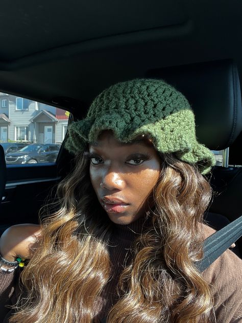 Green crochet bucket hat! Green Bucket Hat, Bucket Hat Crochet, Bucket Hat Outfit, Crochet Bucket, Green Crochet, Crochet Bucket Hat, Crochet Inspo, Hat Crochet, Fitted Caps