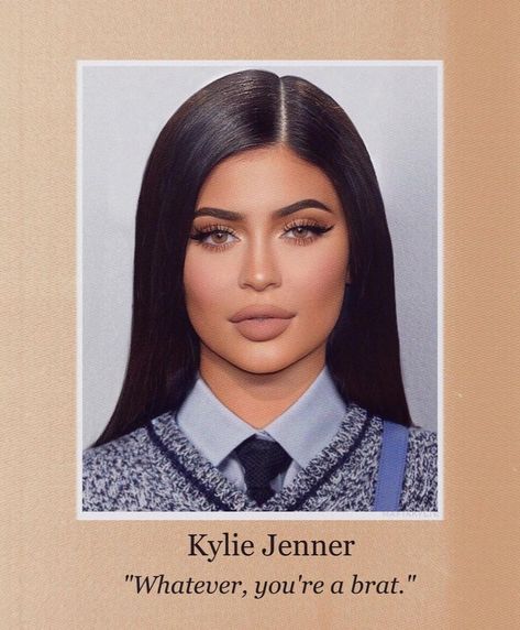 Kylie Jenner Foto, Passport Photo Makeup, Kylie Jenner Fotos, Yearbook Photoshoot, Estilo Gossip Girl, Celebrity Yearbook Photos, Trajes Kylie Jenner, Jenner Photos, Yearbook Pictures