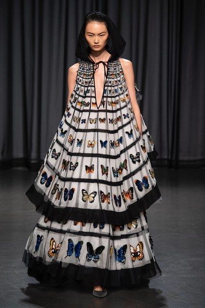 Butterfly Fashion, Mary Katrantzou, Butterfly Dress, Fashion Show Collection, Best Fashion, Dress Ideas, London Fashion, Fashion Week Spring, Primavera Estate