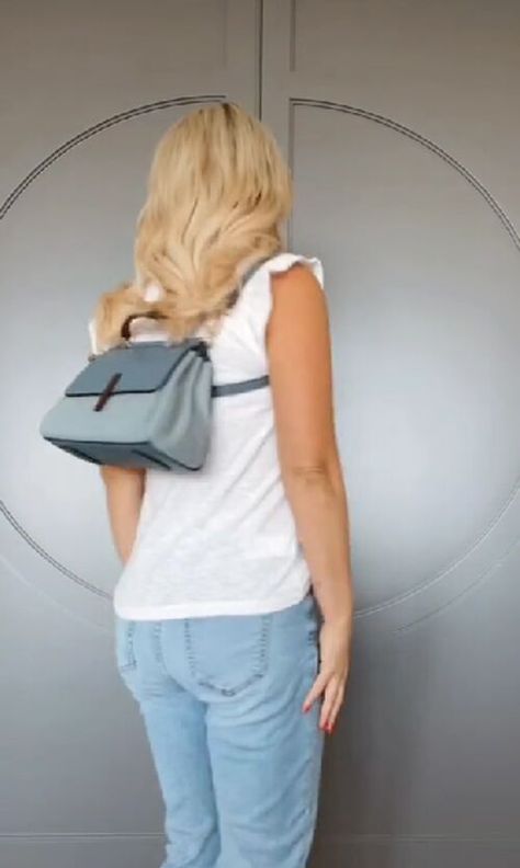 This guide shares how to turn any purse into a backpack. Learn an awesome backpack hack in this step-by-step tutorial. Backpack Hacks, Moving Straps, Sore Shoulder, Shirt Dress Casual, Cute Purses, Purse Strap, Backpack Straps, Cool Backpacks, How To Turn