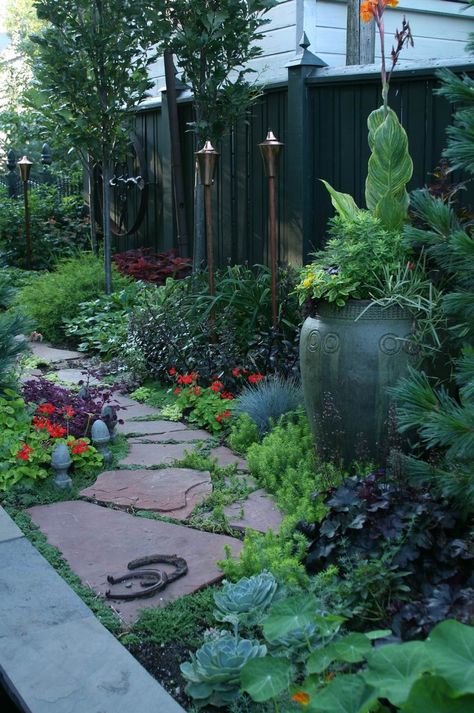 Side Yard Garden, Side Yard Landscaping, Front Yard Design, Gravel Garden, Fine Gardening, Side Garden, Landscape Designs, Patio Landscaping, Yard Design