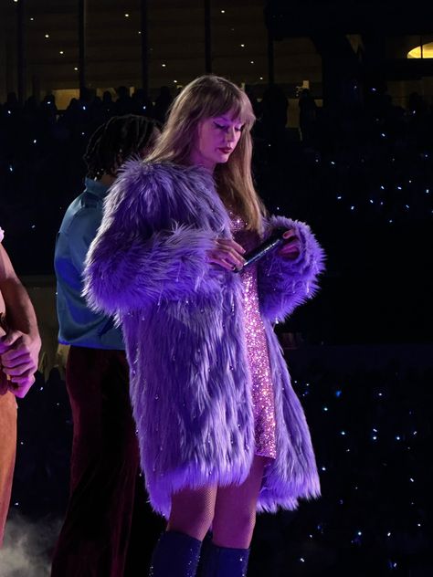 Midnights Wallpapers Taylor Swift, Midnights Tour Outfits, Lavender Haze Eras Tour, Taylor Swift Glitter, Midnights Aesthetic Taylor Swift, Taylor Swift Midnights Eras Tour, Taylor Swift Eras Tour Aesthetic, Taylor Swift Eras Tour Wallpaper, Eras Tour Outfits Taylor Swift