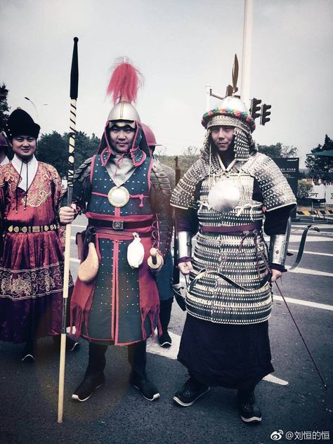 When Tibetan armor meets Ming. Reconstructed Tibetan armor based on artifact of Guge Kingdom in Western Tibet Ngari region.pic.twitter.com/Ht7G0LHcnj Tibetan Armor, Human Odyssey, Asian Armor, Chinese Armour, Chinese Armor, Century Armor, Medieval Armour, Back In My Day, Chinese History