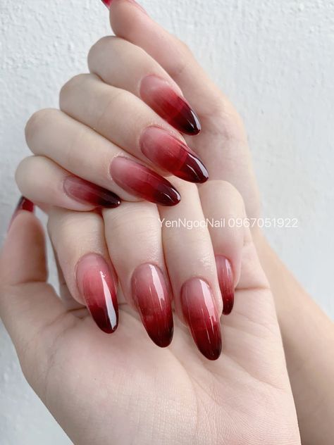 No Extension Nails, Blood Dipped Nails, Red And Black Gradient Nails, Red Textured Nails, Red Fade Nails, Halloween Red Nails, Burgundy Ombre Nails, Halloween Nails Blood, Vamp Nails