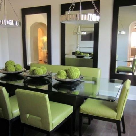 Great idea to make a dinning room appear bigger Gambling Table, Green Chairs, Mirror Dining Room, Ship Lap, Decor Videos, Mirror Design Wall, Dining Room Wall Decor, Rustic Dining Room, Large Dining Room