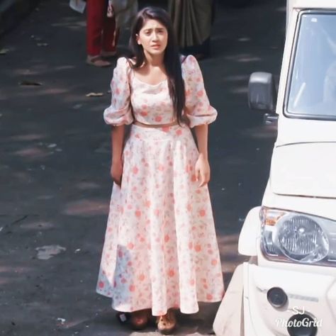 Naira Dresses In Yrkkh Kurti, Naira Dresses In Yrkkh, Naira Dresses, Naira Dress, Diwali Dress, Naira Yrkkh, Birthday Gown, Diwali Dresses, Designer Outfit