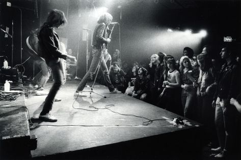 Ramones at CBGB's Cbgb New York, Cbgb Punk, 1970s Punk, Nyc Punk, The Ramones, Joey Ramone, Musica Rock, Punk Scene, Patti Smith