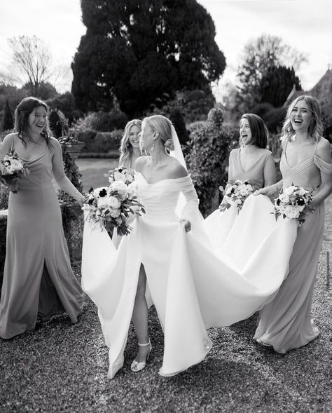 Bridesmaid Pics, Off Shoulder Wedding Dresses, Bride And Bridesmaid Pictures, Wedding Photography Detail Shots, Wedding Group Photos, Bridesmaid Poses, Bridesmaid Pictures, Fairytale Forest, Bridesmaid Photoshoot