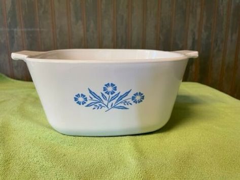 15 Rarest CorningWare Patterns Worth Money Blue Cornflower Corningware, Cornflower Corningware, Antique Dishes Collectible, Vintage Pyrex Collection, Corningware Vintage, Vintage Dishes Antiques, Pyrex Vintage Rare, Vintage Pyrex Dishes, Rare Pyrex